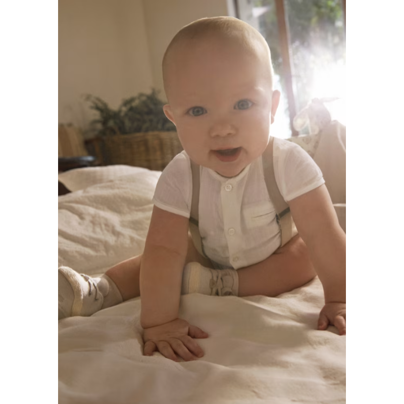 Conjunto pantalón corto tirantes y camisa recién nacido